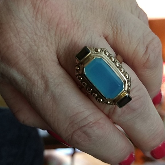 Gold Ring - Picture 3 of 4